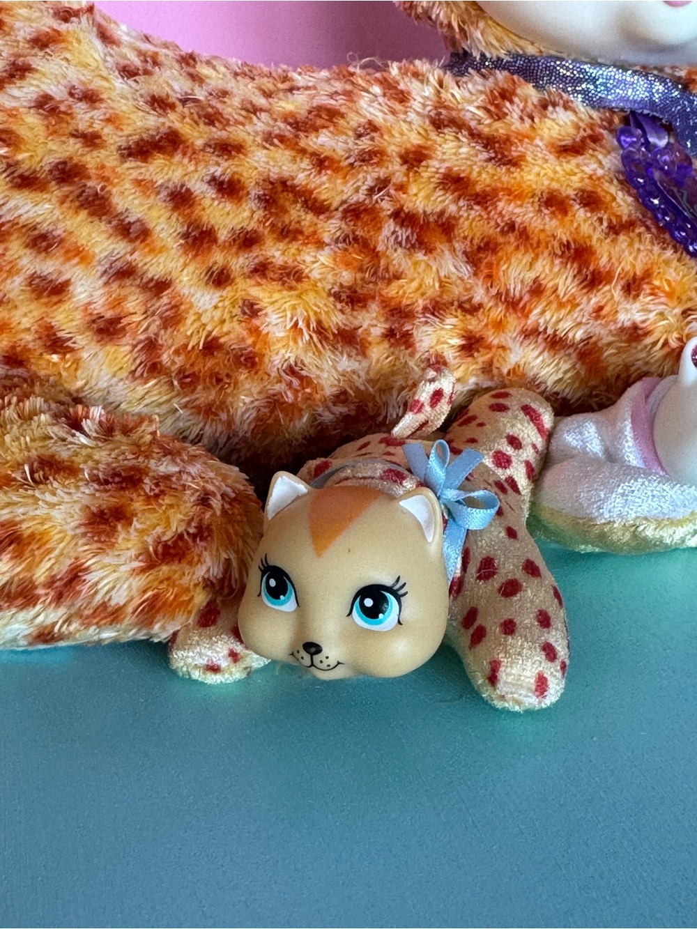 Kitty Surprise Autumn Orange Speckled Plush Cat with 2 kittens - Picture 4 of 14